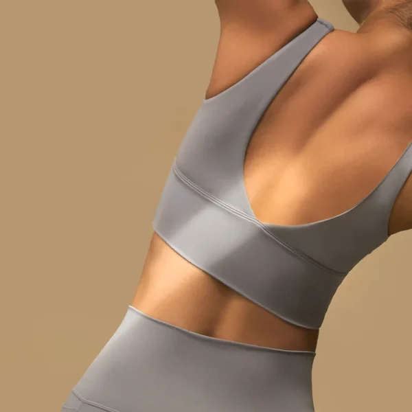 Minimalist Seamless Sports Bra – Emerald Green - Image 5