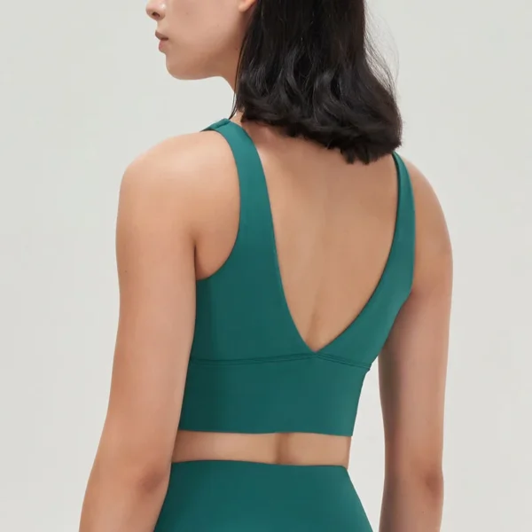 Minimalist Seamless Sports Bra – Emerald Green - Image 2